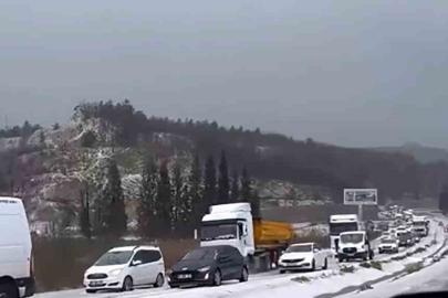 Yatağan-Milas kara yolu dolu yağışı sonrası beyaza büründü