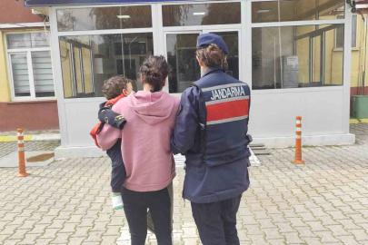 Yedi ayrı suçtan aranıyordu, kucağında bebeğiyle hapse girdi