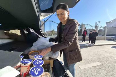 Yıllarca öğrenci yetiştiren öğretmen emekliliğinde de topluma katkı sağlıyor
