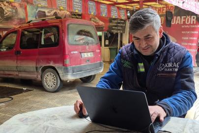 Yıllardır yaptığı mesleğinin bilgisayar oyununu oynadı