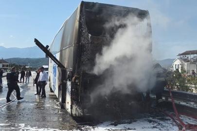 Yolcu otobüsü yandı, bagajdaki 3 tavuk telef oldu