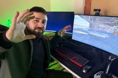 Youtuber gençten çatı katından sanal F-16 eğitimi