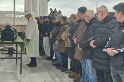 Yüz gerdirme ameliyatı sonrası hayatını kaybeden Sibel Yiyin, son yolculuğuna uğurlandı