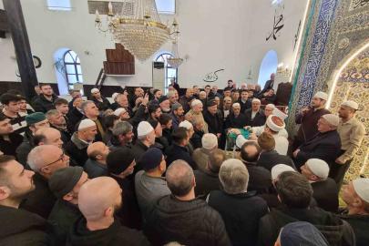 Ziyarete açılan Sakal-ı Şerif’i görmek isteyen vatandaşlar camiye akın etti