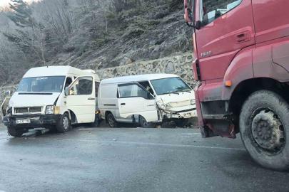 Zonguldak-Ankara yolunda buzlanma nedeniyle üç ayrı kaza: 10 yaralı