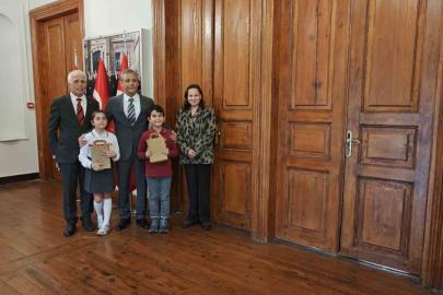 23 Nisan’da koltuğu devralan minik kaymakamın ilk talebi tebessüm ettirdi