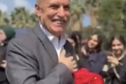 40 yıllık Arapça öğretmeni ilahilerle emekliliğe uğurlandı