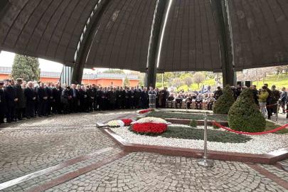 8’inci Cumhurbaşkanı Turgut Özal, vefatının 33’üncü seneyi devriyesinde kabri başında anıldı