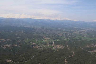 Adana’da bir yanda kar, bir yanda bahar