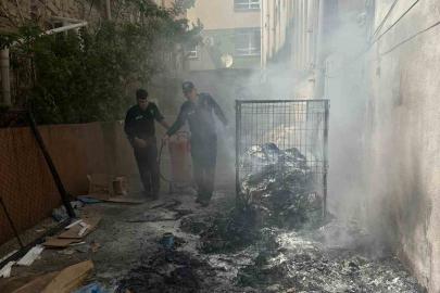 Adana’da polis ekiplerinin müdahalesi yangının büyümesini önledi