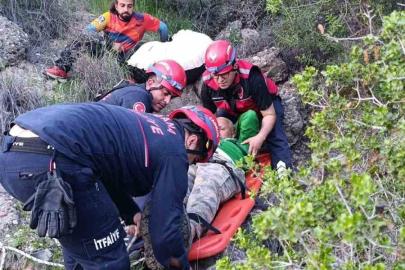 Adana’da yamaç paraşütü kazası: Ağaçta mahsur kaldı