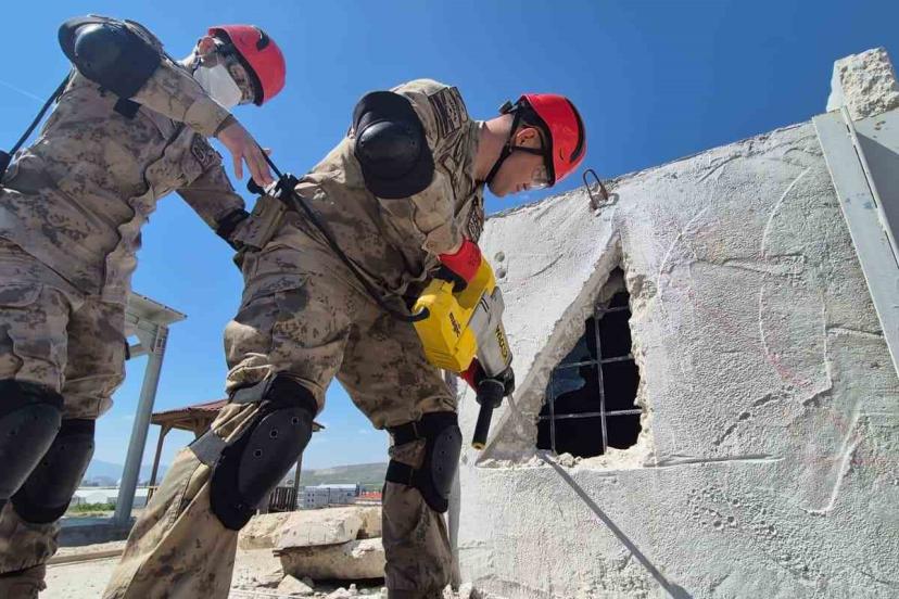 AFAD’dan jandarma komandolara arama ve kurtarma eğitimi