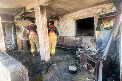 Afşin’de ev yangını: 4 kişi dumandan etkilendi