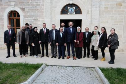 AK Parti İstanbul Milletvekilleri, cuma günleri sahaya inerek vatandaşlarla buluşuyor