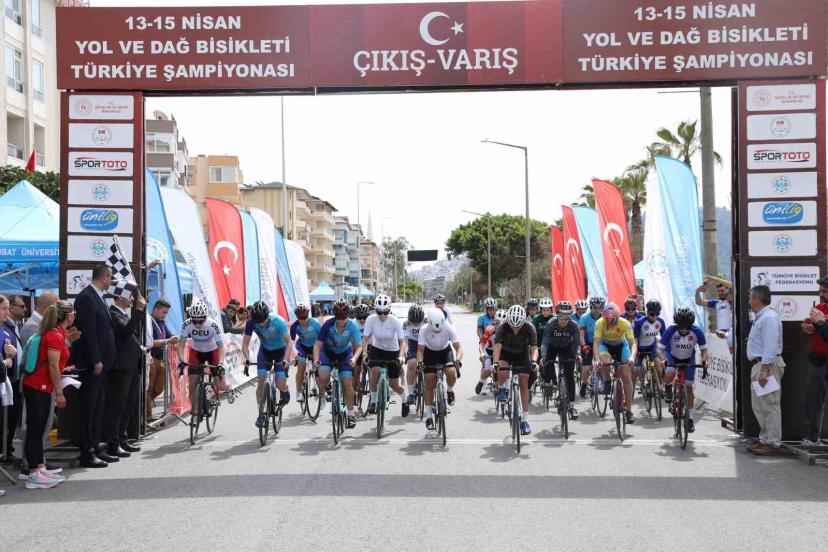 Alanya’da ÜNİLİG Yol ve Dağ Bisikleti Türkiye Şampiyonası başladı