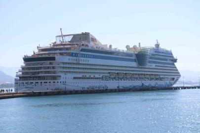 Alanya’ya lüks kruvaziyer ile 2 bin turist geldi