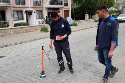 Altın değil, su kaçağı arıyorlar