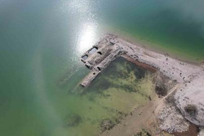 Altınapa Barajı’nda su seviyesi arttı, tarihi hanın bir kısmı yeniden sular altında kaldı