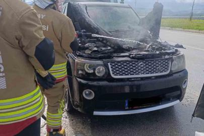 Altınözü’de  cipin motoru alevlere teslim oldu