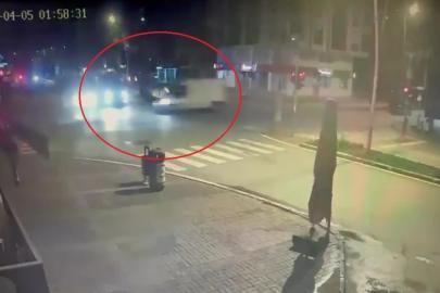 Ambulansa çarpan aracın sürücüsü alkollü çıktı