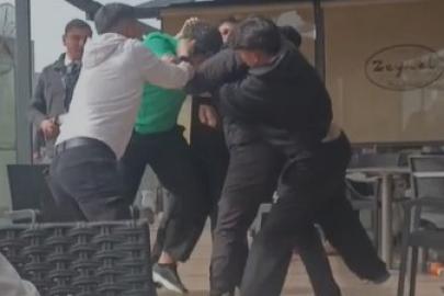 Ankara’da tartıştığı yaşıtını darbeden çocuk kamerada