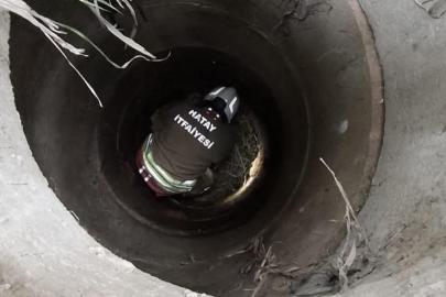 Antakya’da kuyuya düşen köpeği itfaiye kurtardı