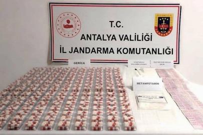 Antalya’da bir araçta yapılan aramada uyuşturucu madde ele geçirildi