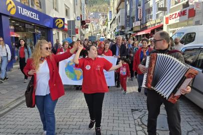 Artvin’de Otizm Farkındalık Yürüyüşü düzenlendi