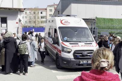 Ataşehir’de ortaokulda zehirlenme iddiası: Çok sayıda öğrenci hastaneye kaldırıldı