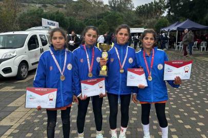 Atletizmde bir ilk: 4 kız kardeş kürsüye çıktı