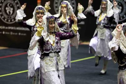 Aydın Büyükşehir Belediyesi Halk Oyunları ekibinden birincilik