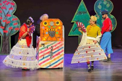 Aydın’da minikler tiyatro ile buluştu