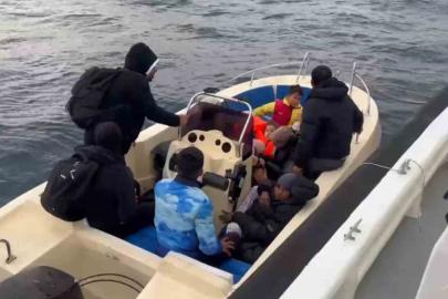 Ayvacık açıklarında 13 kaçak göçmen ile 2 organizatör yakalandı