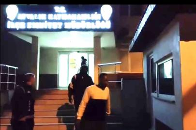 Ayvalık Polisinden sağanak yağmur altında göçmen avı