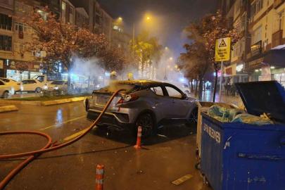 Babasıyla tartıştı, park halindeki aracı yaktı