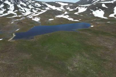 Bahar ve kış mevsimi aynı anda görüntülendi, ortaya eşsiz manzara çıktı