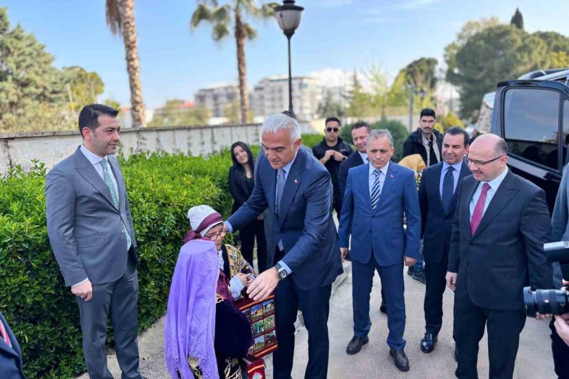 Bakan Ersoy: "2025 yılında 27 ülkede gerçekleştirdiğimiz dijital reklam kampanyalarıyla 4,9 milyon gösterim sağladık"