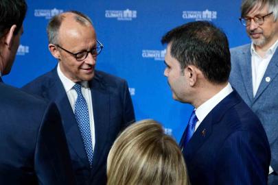 Bakan Kurum, Almanya Başbakanı Merz ile bir araya geldi