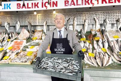 Balık sezonu sona erdi, Balıkçı Kenan hamsiye "madalya" taktı