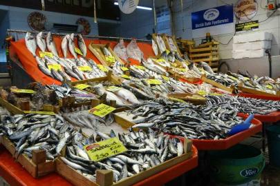 Balık tezgahları kış aylarını aratmıyor