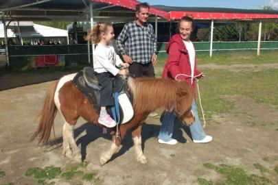 Balıkesir’de çocukların at binme sevinci