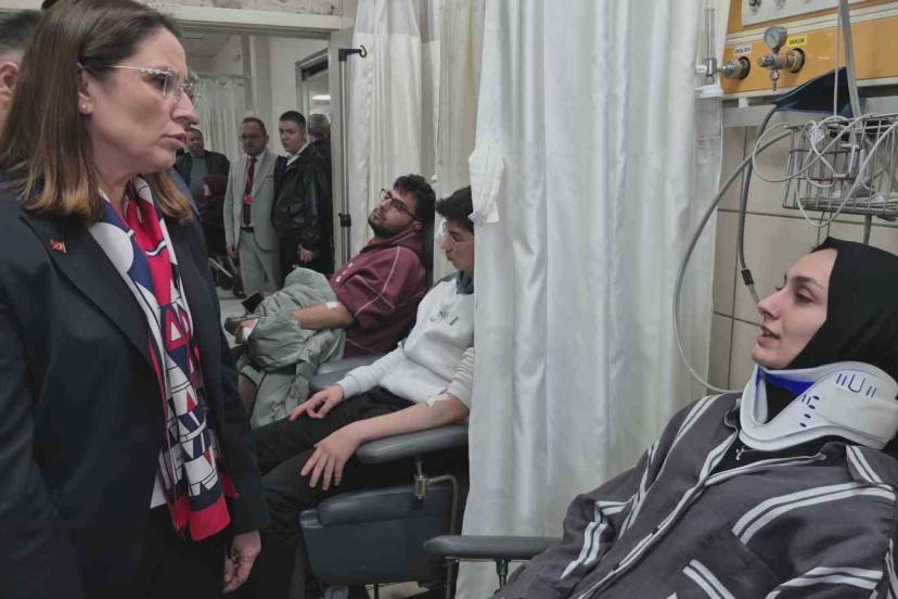 Bartın’daki feci kazanın ardından Vali Arslan yaralıları hastanede ziyaret etti