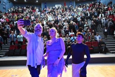 Başkan Çerçioğlu, Didim ve Nazilli’de vatandaşları tiyatro ile buluşturdu