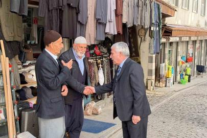 Başkan Karamehmetoğlu esnaf ve halkla bir araya geldi