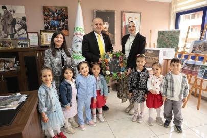 Başkan Kaya minik öğrencileri belediyede ağırladı