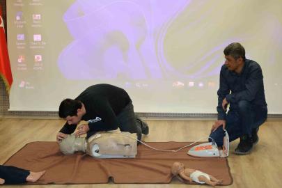 Bayburt’ta emniyet personeline ilk yardım eğitimi verildi