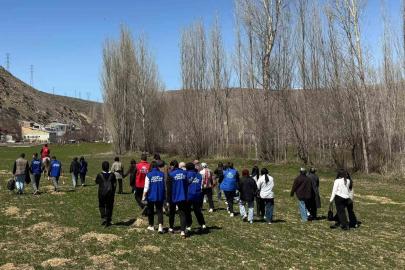 Bayburt’ta gençler çiftlikte ekranlardan uzak bir gün geçirdi