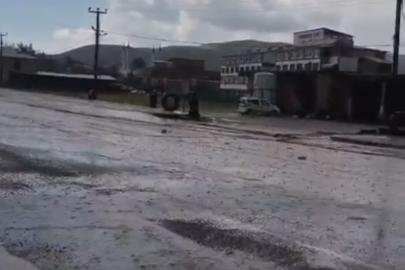 Baykan’da sağanak yağış etkili oldu: Yollar göle döndü