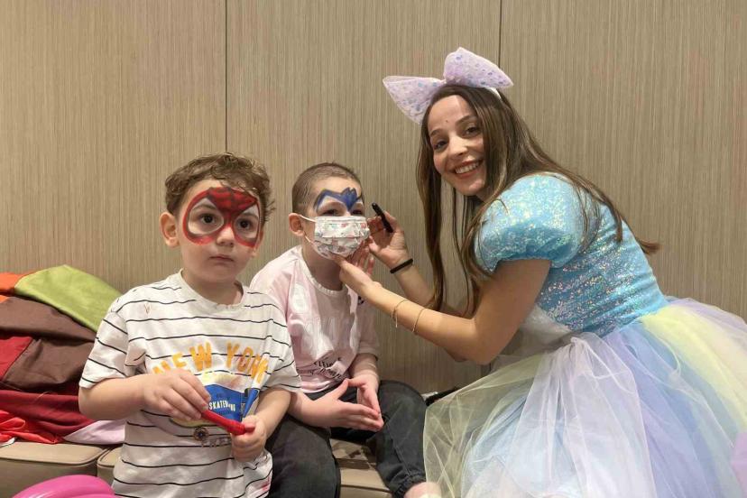 Bebeklikte kansere yakalanan minik kahramanların umut veren zaferi