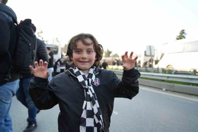 Beşiktaşlı taraftarlar derbi için Kadıköy’de